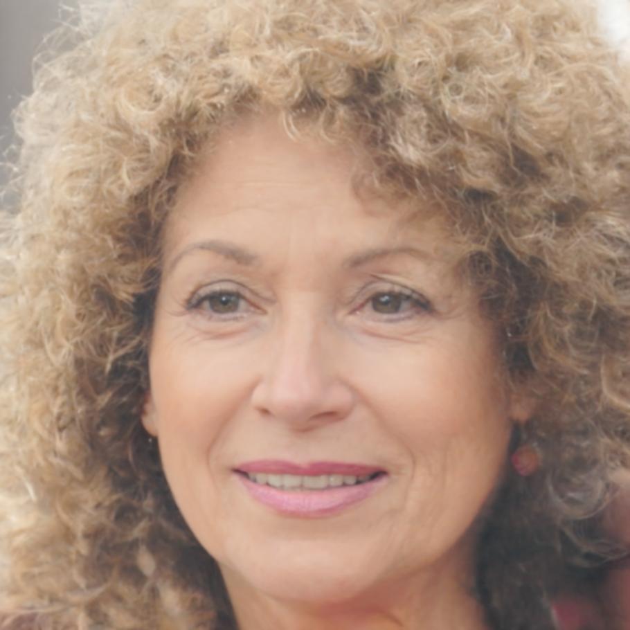 Elena Martínez, experta en finanzas personales